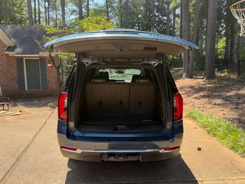 Used 2025 GMC Yukon Elevation RWD image 8