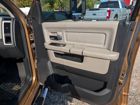 Used 2012 RAM 3500 SLT w/ Max Tow Pkg image 8