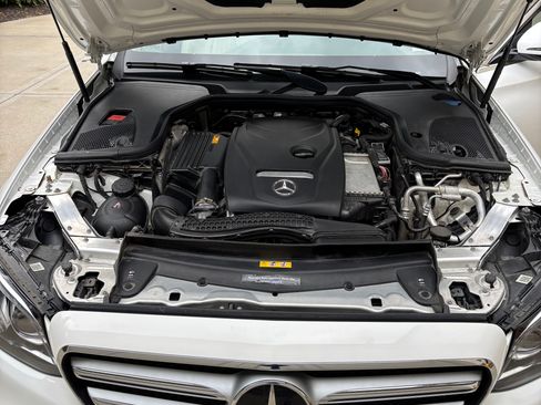 Used 2019 Mercedes-Benz E 300 E 300 4MATIC Sedan 4D image 11