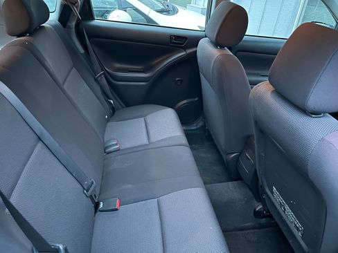 Used 2006 Pontiac Vibe w/ Preferred Package image 10