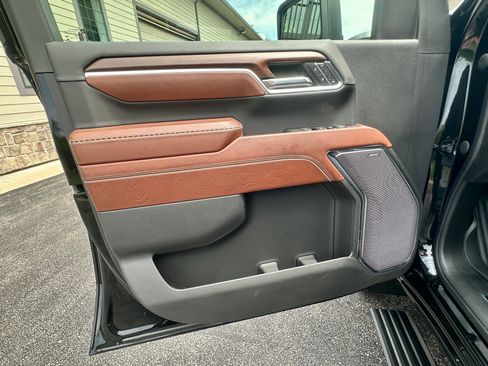 Used 2024 GMC Sierra 3500 Denali Ultimate AWD/4WD image 15