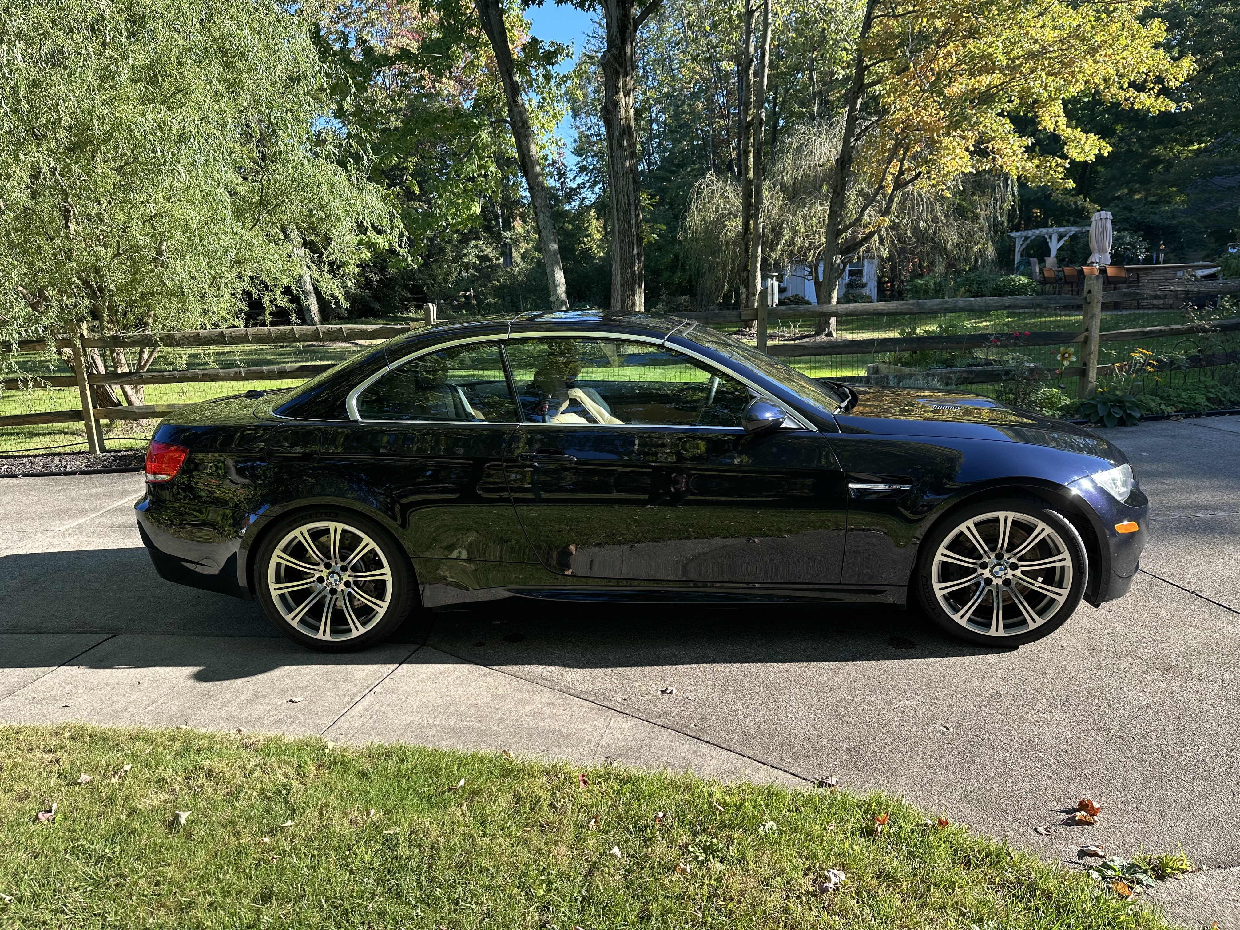 Used 2010 BMW M3 Convertible RWD image 5
