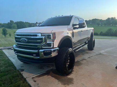 Used 2020 Ford F250 Lariat w/ Lariat Ultimate Package image 4