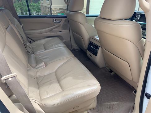 Used 2011 Lexus LX 570 570 Sport Utility 4D w/ Luxury Pkg w/Pre-crash image 21