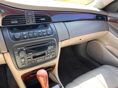 Used 2000 Cadillac De Ville DTS w/ Comfort/Convenience Pkg image 12