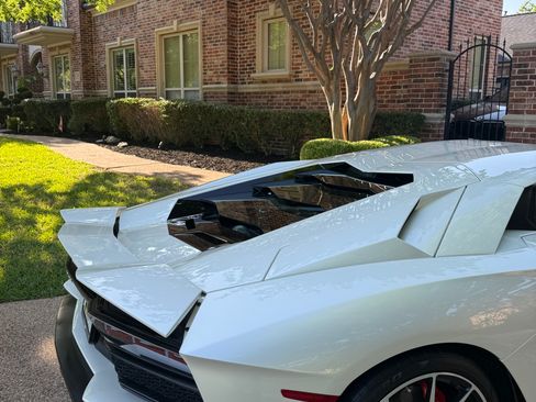 Used 2018 Lamborghini Aventador S AWD/4WD image 2
