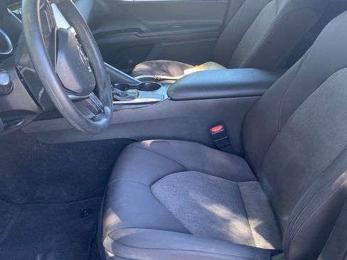 Used 2018 Toyota Camry LE image 2