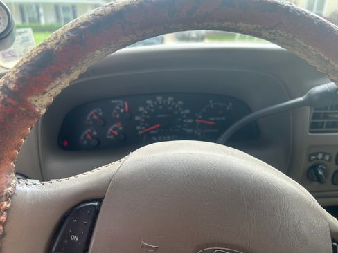 Used 2001 Ford Excursion Limited image 2