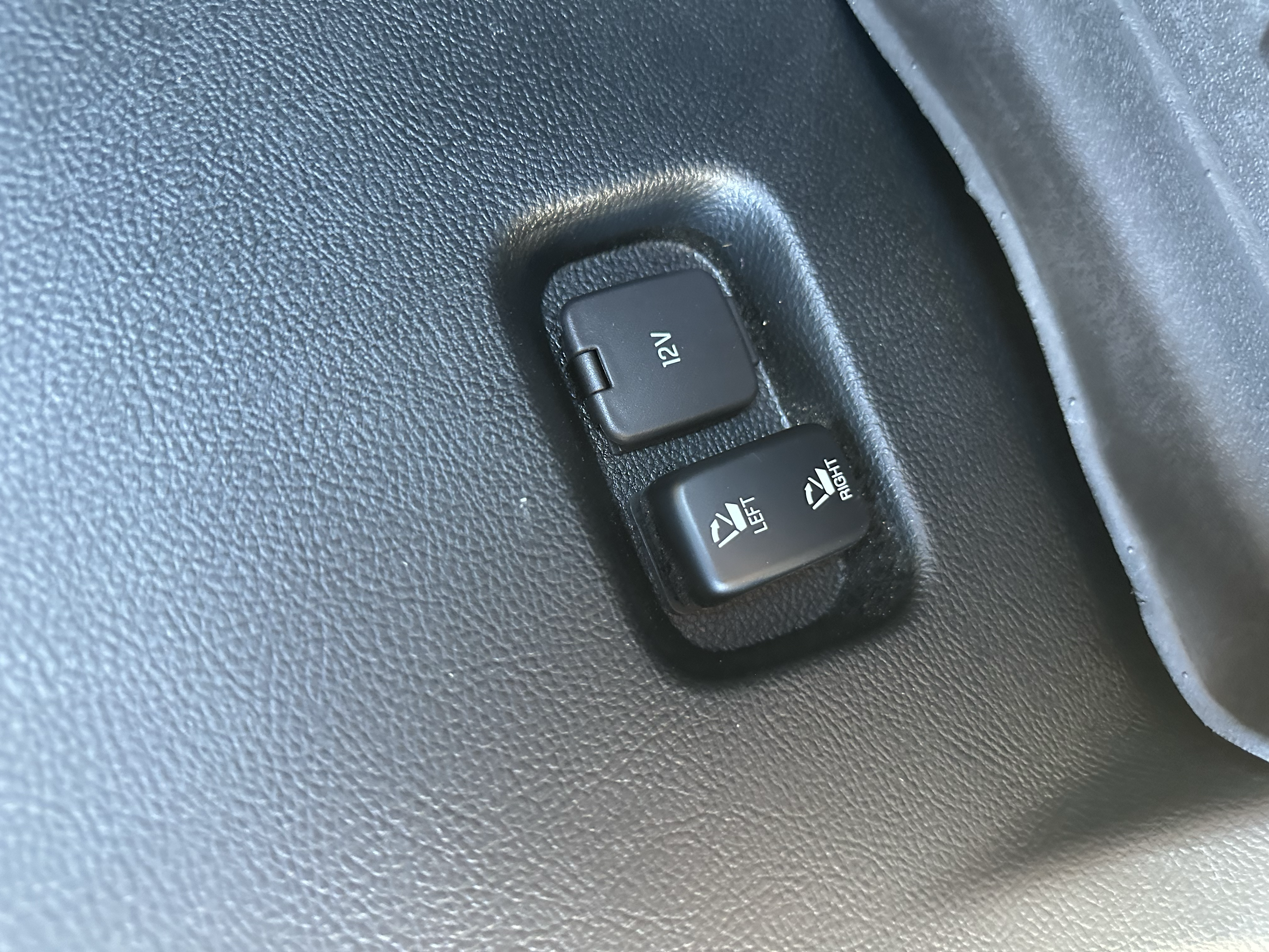 Used 2018 Ford Edge Sport w/ Equipment Group 401A AWD/4WD image 32