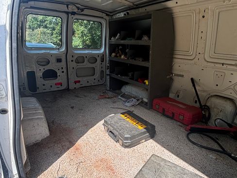 Used 2010 Ford E-250 and Econoline 250 RWD image 11