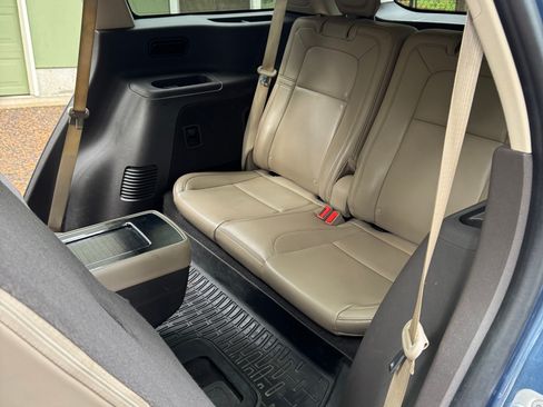 Used 2020 Lincoln Aviator Reserve w/ Equipment Group 202A image 9