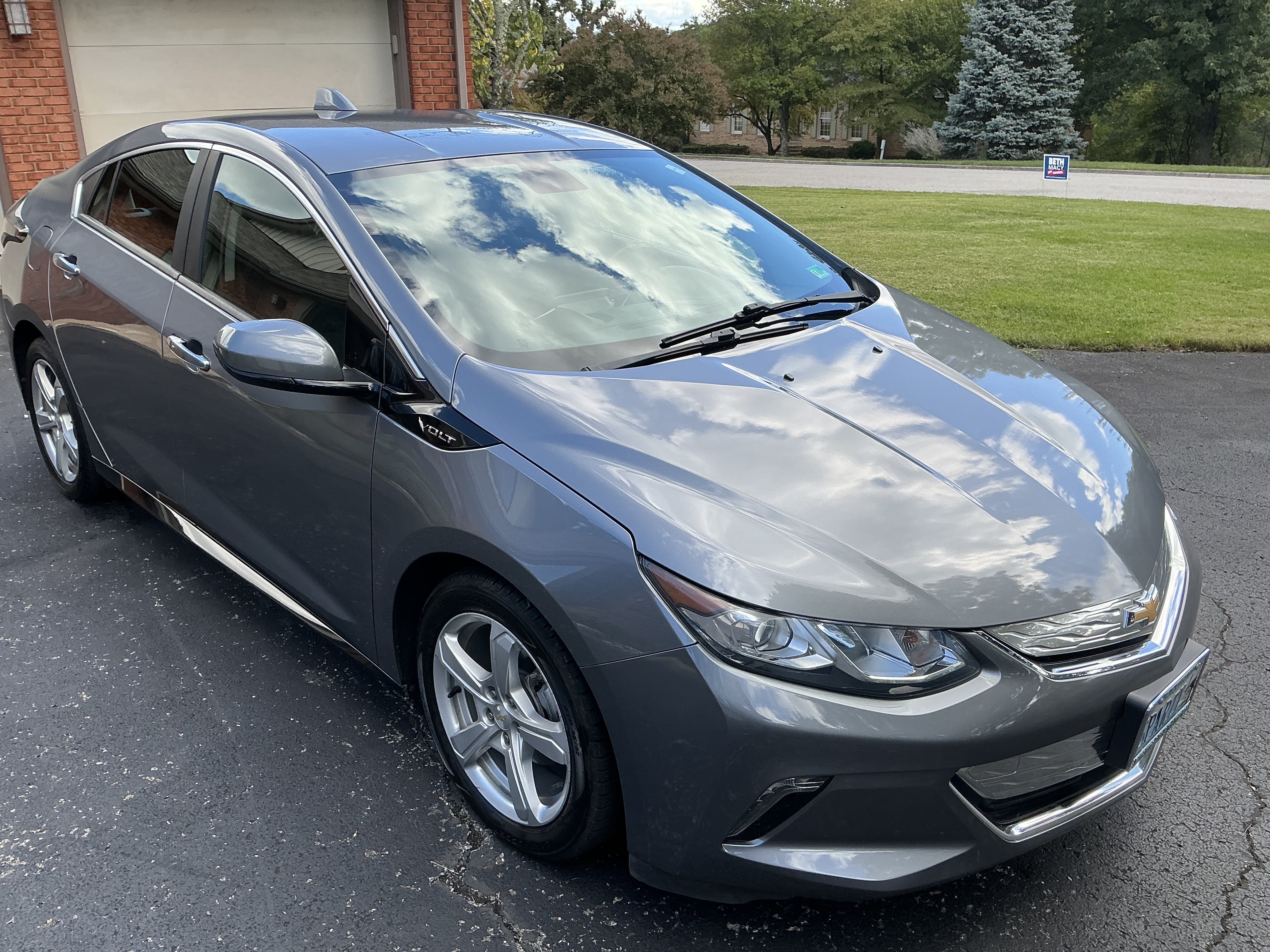Used 2018 Chevrolet Volt LT w/ Comfort Package FWD image 8