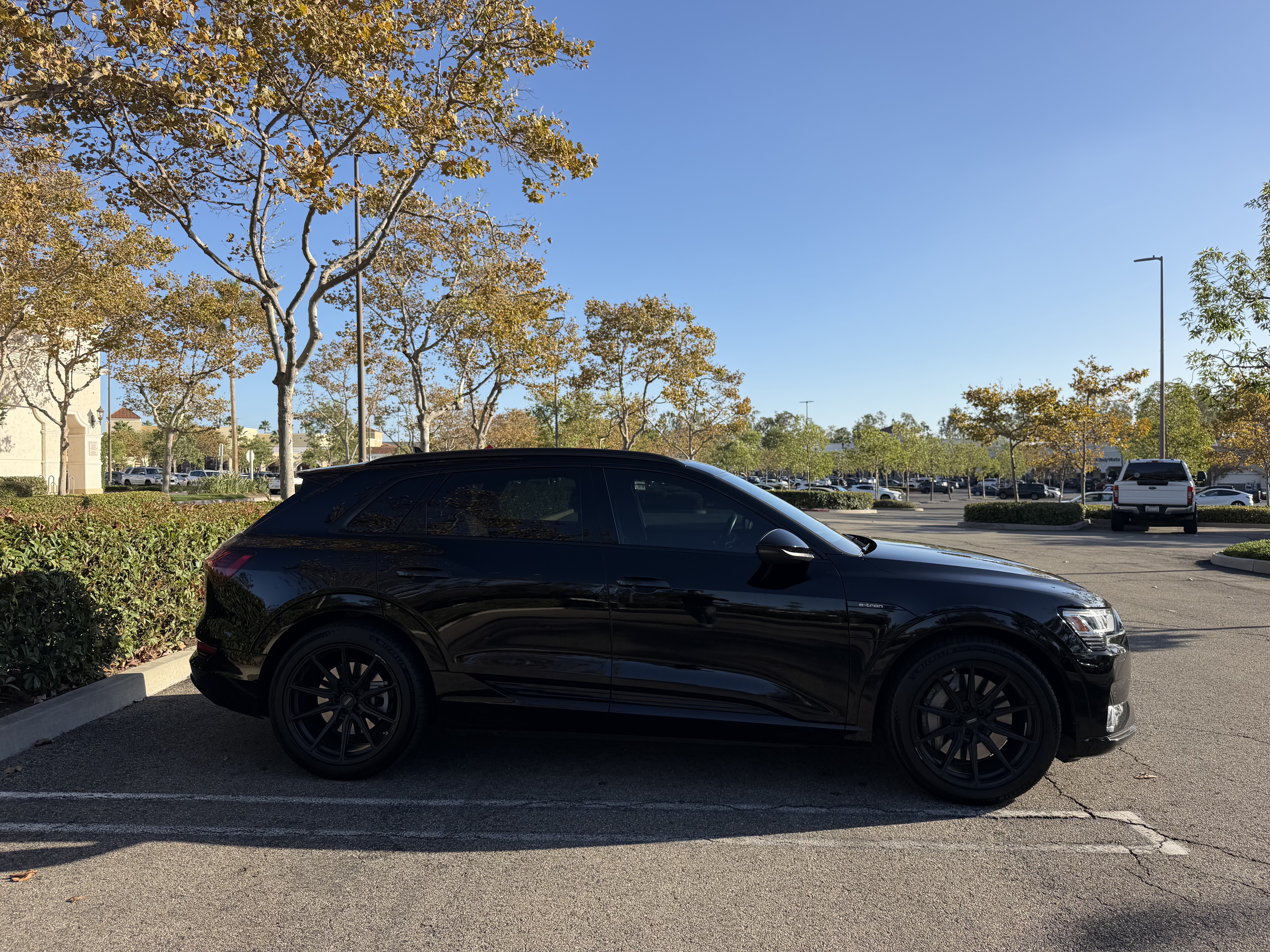 Used 2022 Audi e-tron Premium AWD/4WD image 5