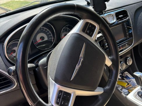 Used 2012 Chrysler 200 Limited FWD image 8