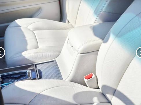 Used 2011 Cadillac DTS Luxury image 5