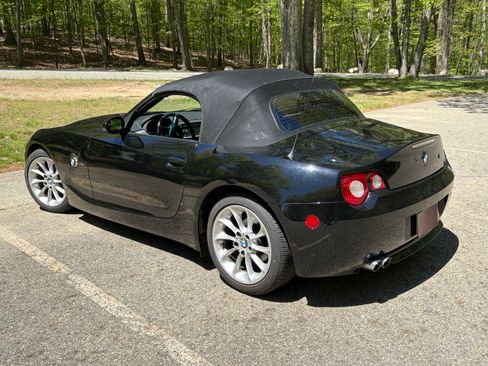 Used 2005 BMW Z4 2.5i RWD image 12
