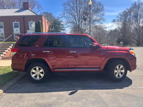 Used 2013 Toyota 4Runner SR5 image 10