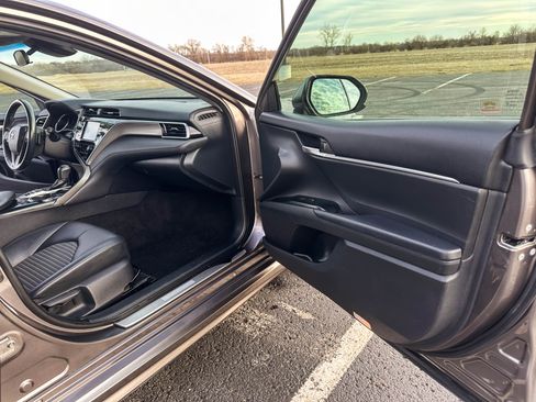 Used 2018 Toyota Camry SE w/ Protection Package (Q2) image 16