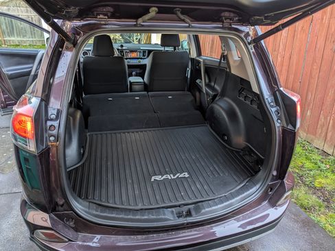 Used 2016 Toyota RAV4 XLE image 9