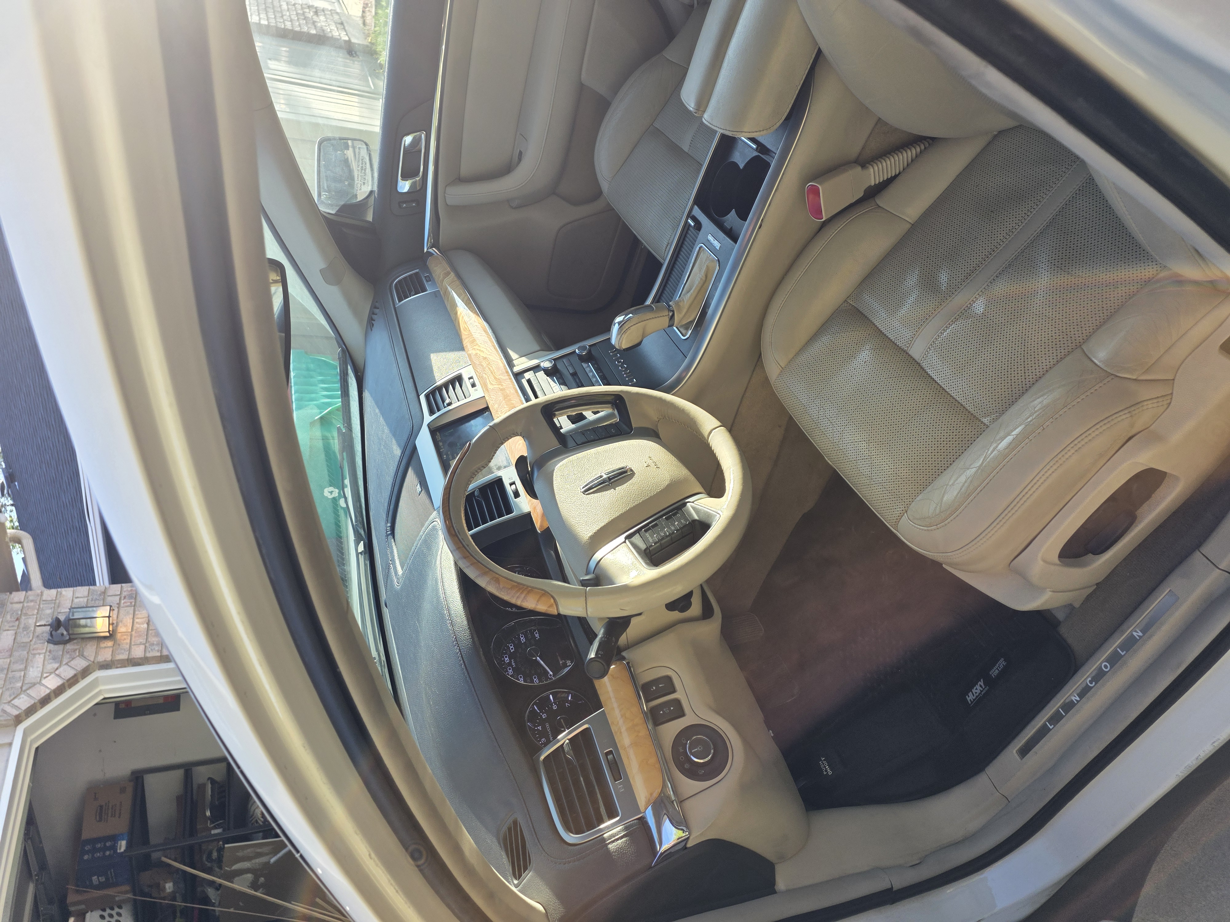 Used 2012 Lincoln MKS AWD image 9