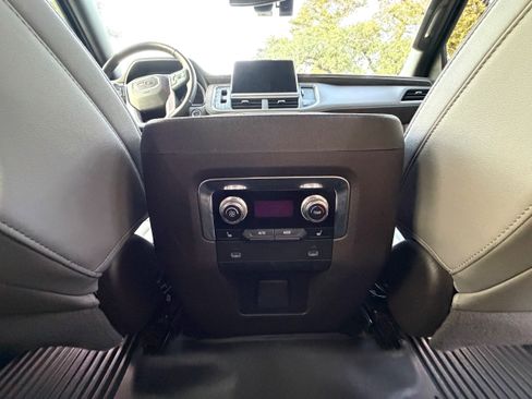 Used 2022 GMC Yukon XL SLT w/ SLT Premium Package RWD image 21