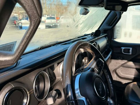 Used 2022 Jeep Wrangler Unlimited Sahara image 10