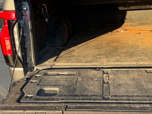 Used 2023 Ford F150 Lightning Platinum image 4