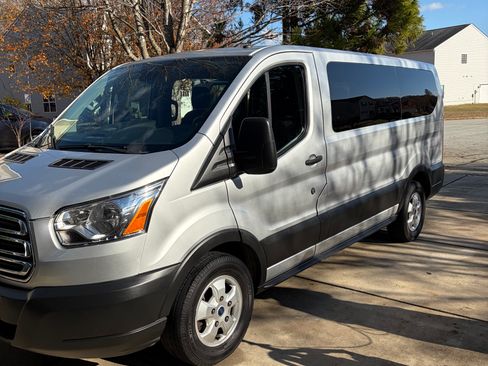 Used 2019 Ford Transit 150 XLT image 12