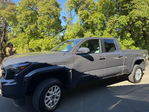 Used 2024 Toyota Tacoma SR5 AWD/4WD image 5