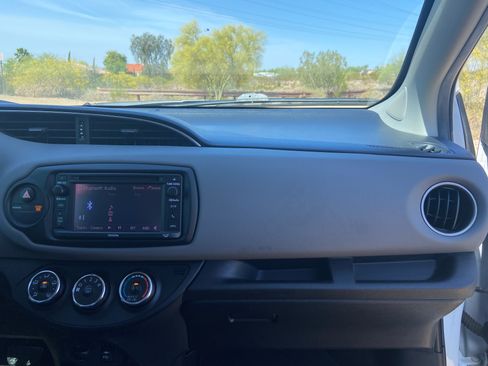 Used 2015 Toyota Yaris LE FWD image 13