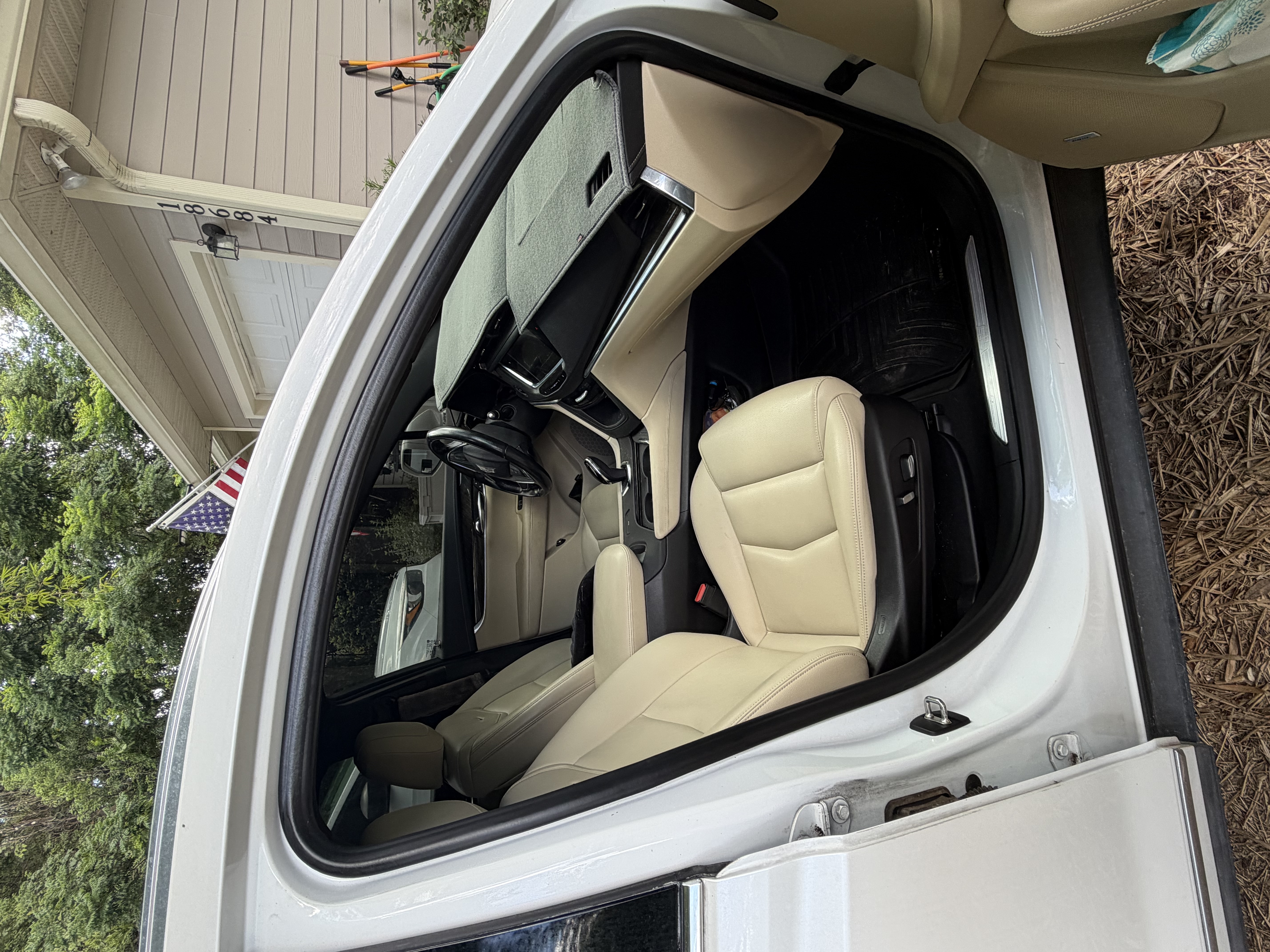 Used 2019 Cadillac XT5 FWD image 6