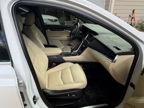 Used 2019 Cadillac XT5 FWD image 6