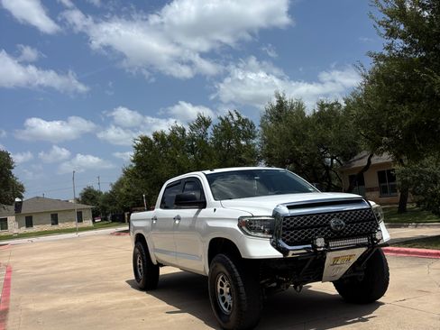 Used 2018 Toyota Tundra SR5 w/ SR5 Upgrade Package RWD image 4