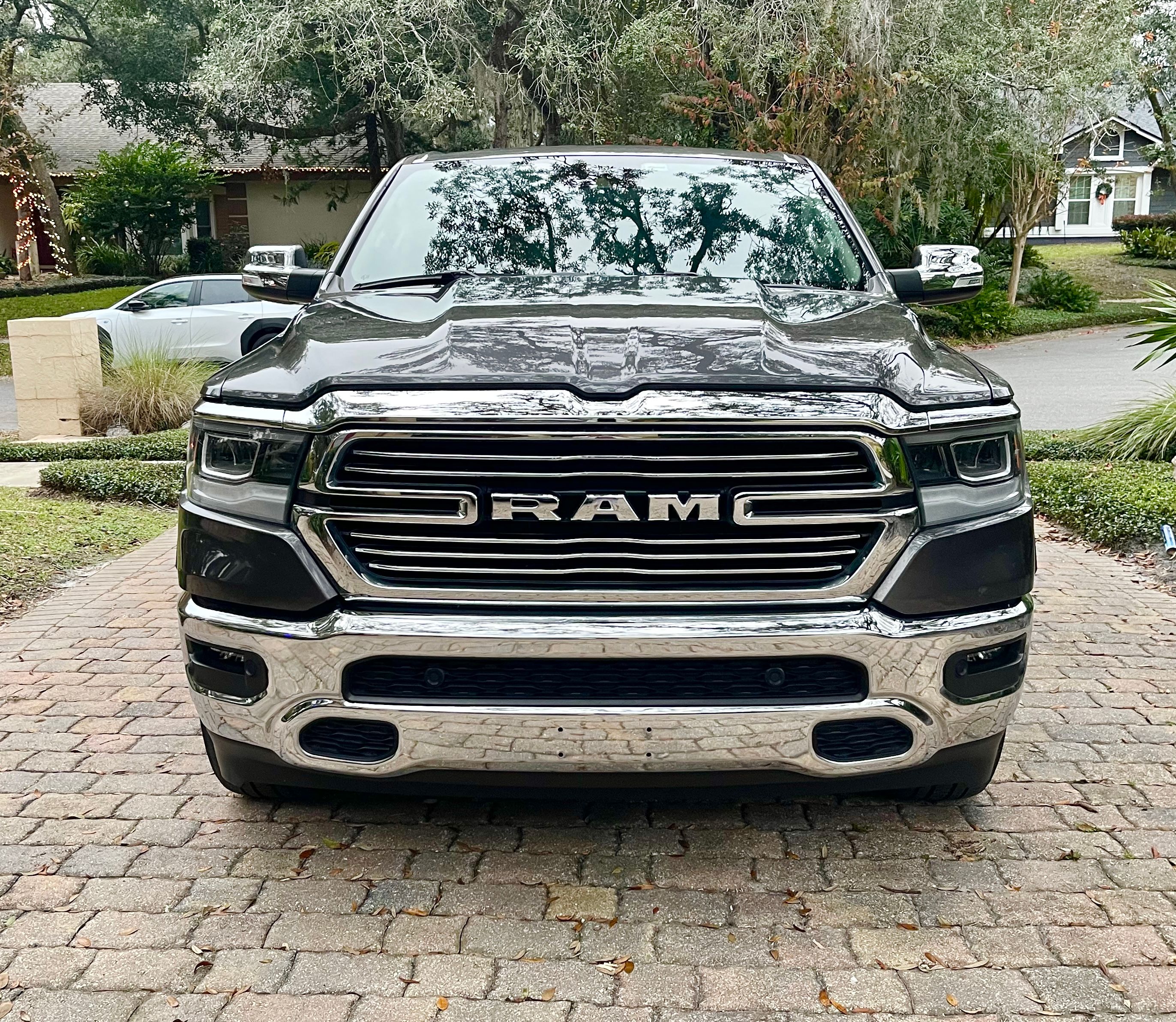 Used 2022 RAM 1500 Laramie AWD/4WD image 2