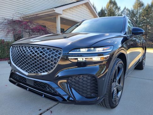 Used 2024 Genesis GV70 2.5T w/ Sport Prestige Package image 2