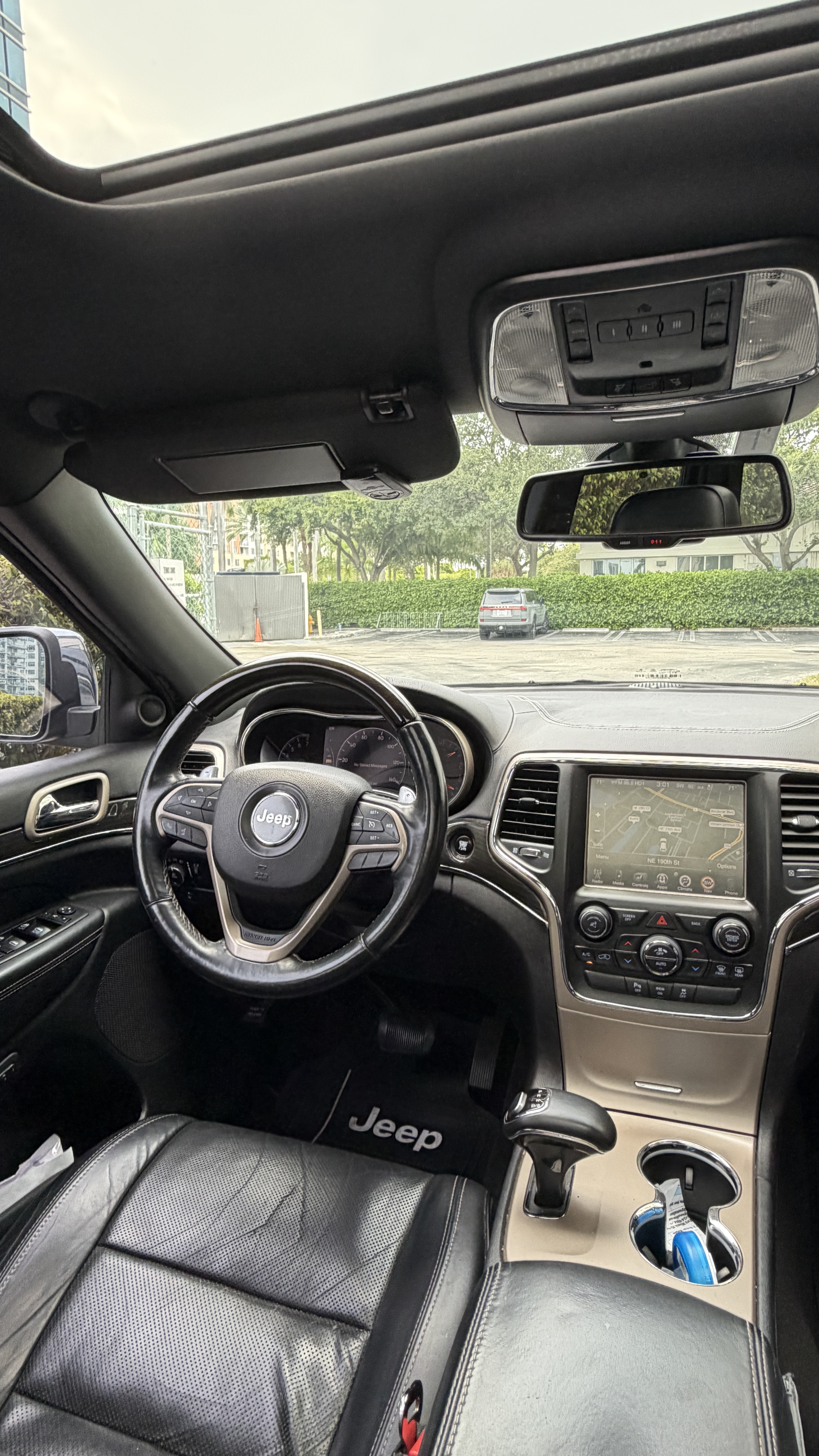 Used 2014 Jeep Grand Cherokee Overland AWD/4WD image 9