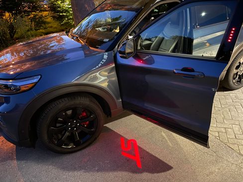 Used 2020 Ford Explorer ST w/ ST Street Pack image 6