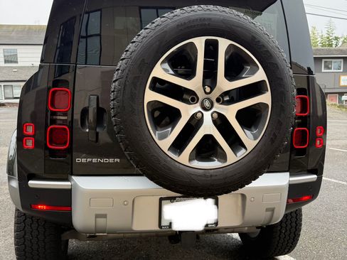 Used 2024 Land Rover Defender 110 S image 12