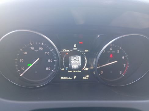 Used 2018 Land Rover Discovery Sport SE image 5