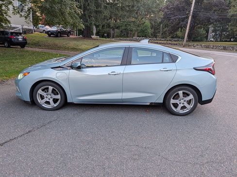 Used 2018 Chevrolet Volt LT w/ Comfort Package image 2