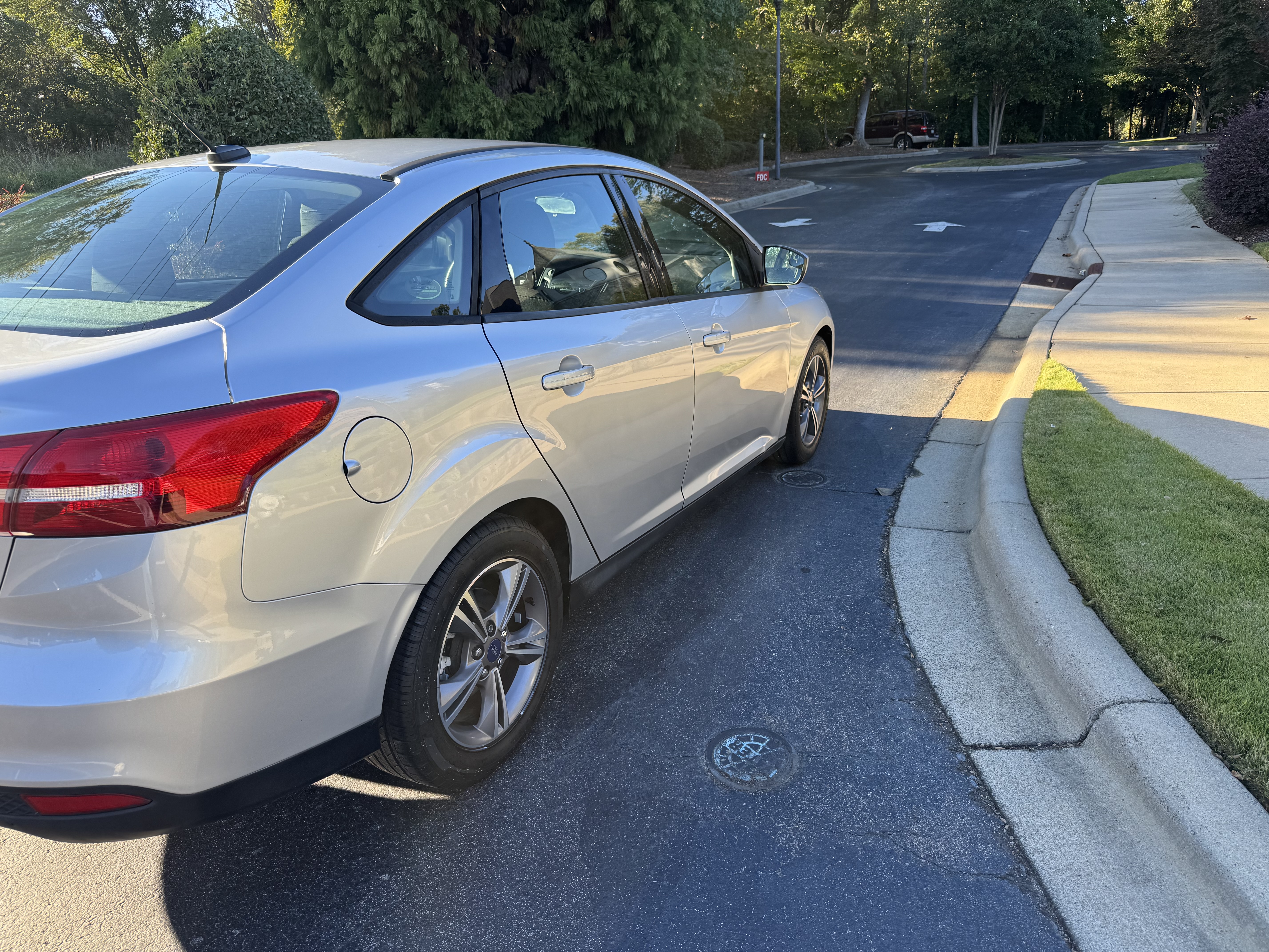 Used 2018 Ford Focus SE w/ SE Appearance Package FWD image 15