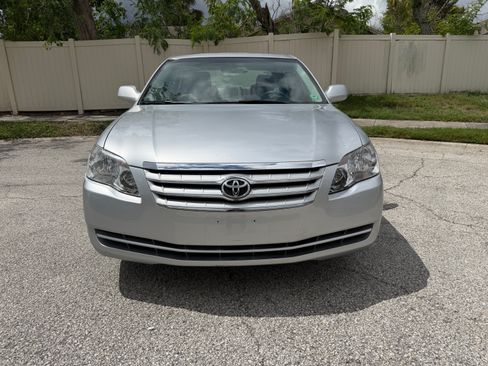 Used 2005 Toyota Avalon XL FWD image 2