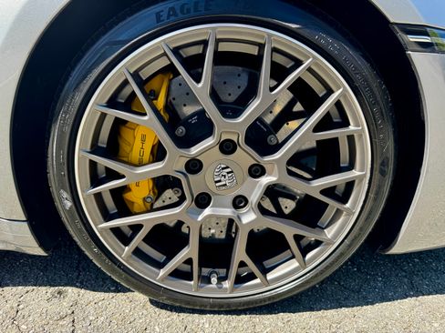 Used 2020 Porsche 911 Carrera S image 9