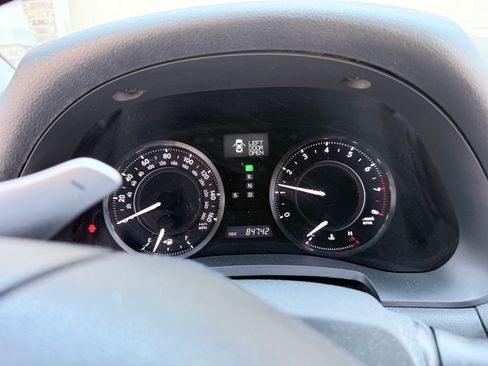 Used 2010 Lexus IS 250C RWD image 9