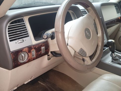 Used 2004 Lincoln Navigator 2WD image 1