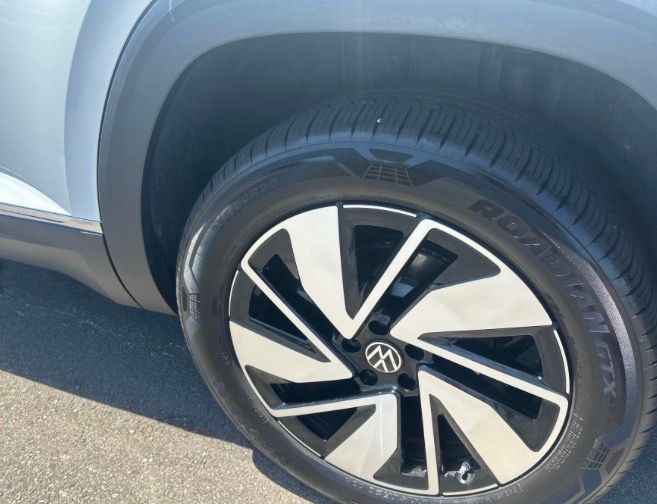 Used 2025 Volkswagen Atlas SEL AWD/4WD image 11