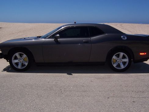 Used 2013 Dodge Challenger SXT image 17