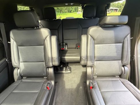 Used 2021 Chevrolet Tahoe Z71 w/ Z71 Signature Package AWD/4WD image 9