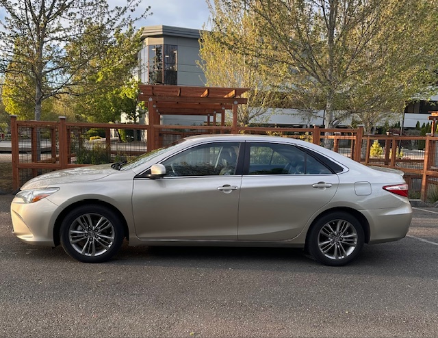 Used 2017 Toyota Camry SE FWD image 6