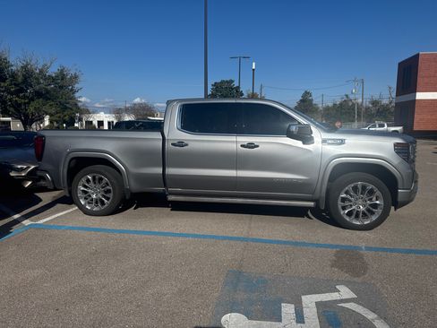 Used 2023 GMC Sierra 1500 Denali w/ Denali Reserve Package AWD/4WD image 16